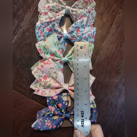 NWOT!!! 5 PC. Girls hair bows - Picture 5 of 6